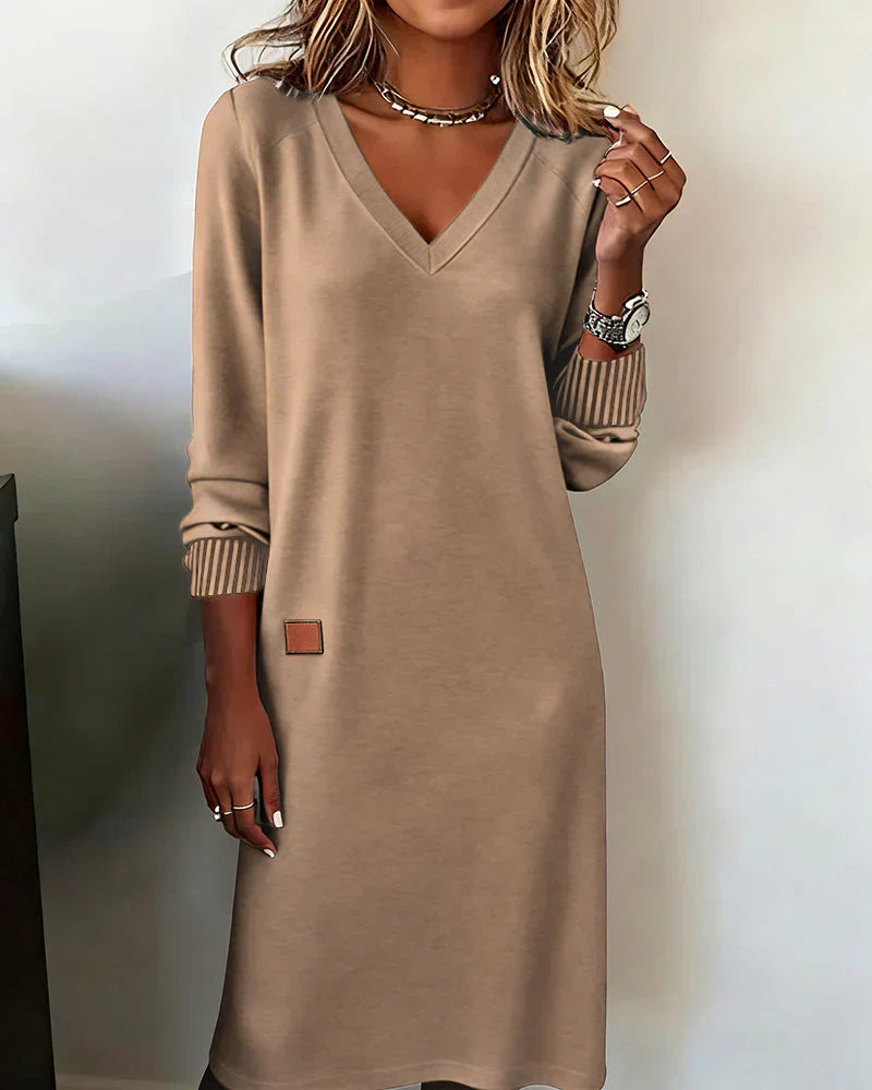 Leonora – Relaxed V-Neck Midi Dress