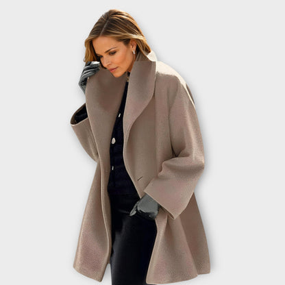 Lowri – Elegant Relaxed Lapel Coat